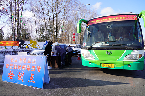 我是黨員我?guī)ь^，一線(xiàn)防控共擔(dān)當(dāng)