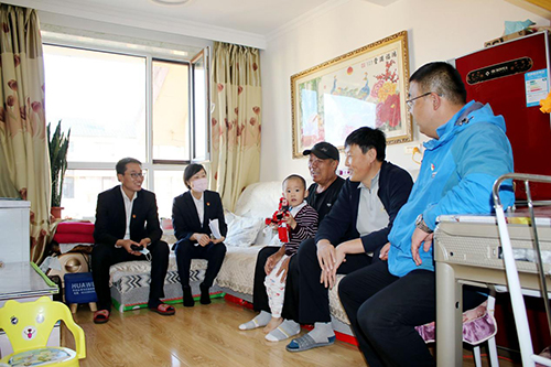 北景區(qū)運(yùn)營(yíng)黨支部開(kāi)展“我為群眾辦實(shí)事”暨“迎中秋·慶國(guó)慶”慰問(wèn)困難黨員